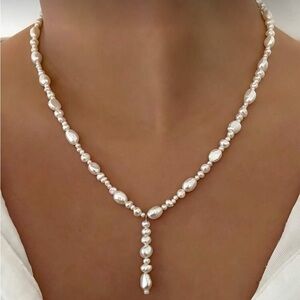 Elegant faux Pearl Necklace R252
